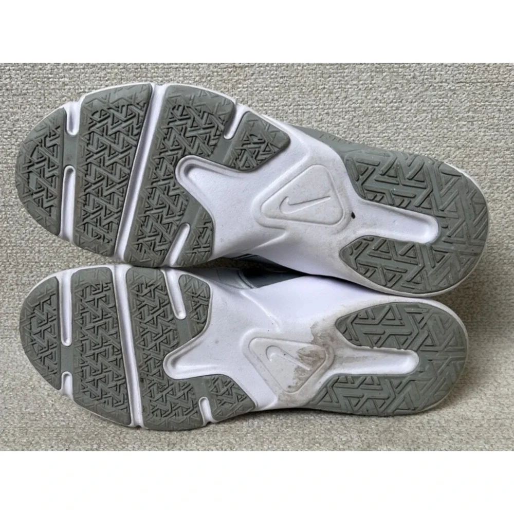 Nike Shoes Women 10 Legend Essentials Running White Sneakers Lightweight Trainer